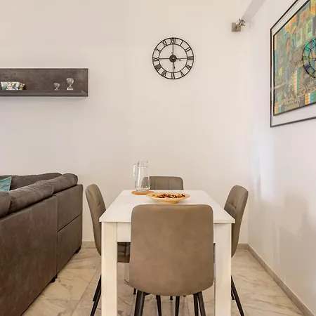 Modern In Portuense